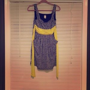 Black/white dress w/yellow ribbon belt & pockets
